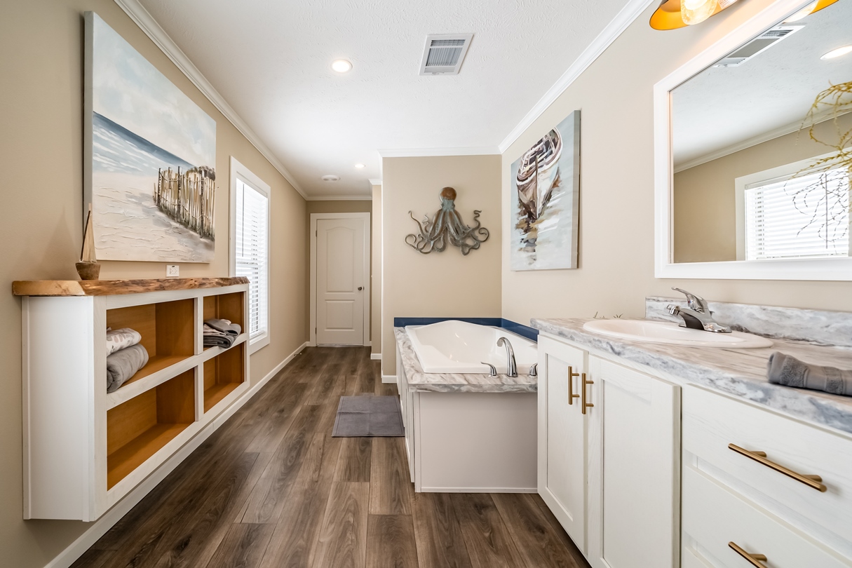 Winston_Helicon_20_MBath_71711 Ocala Custom Homes